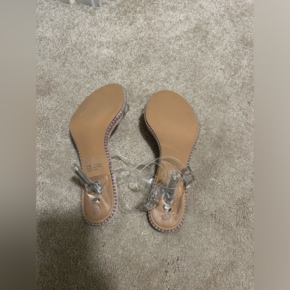 size 7 velvet fashion nova heels! - Picture 2 of 2